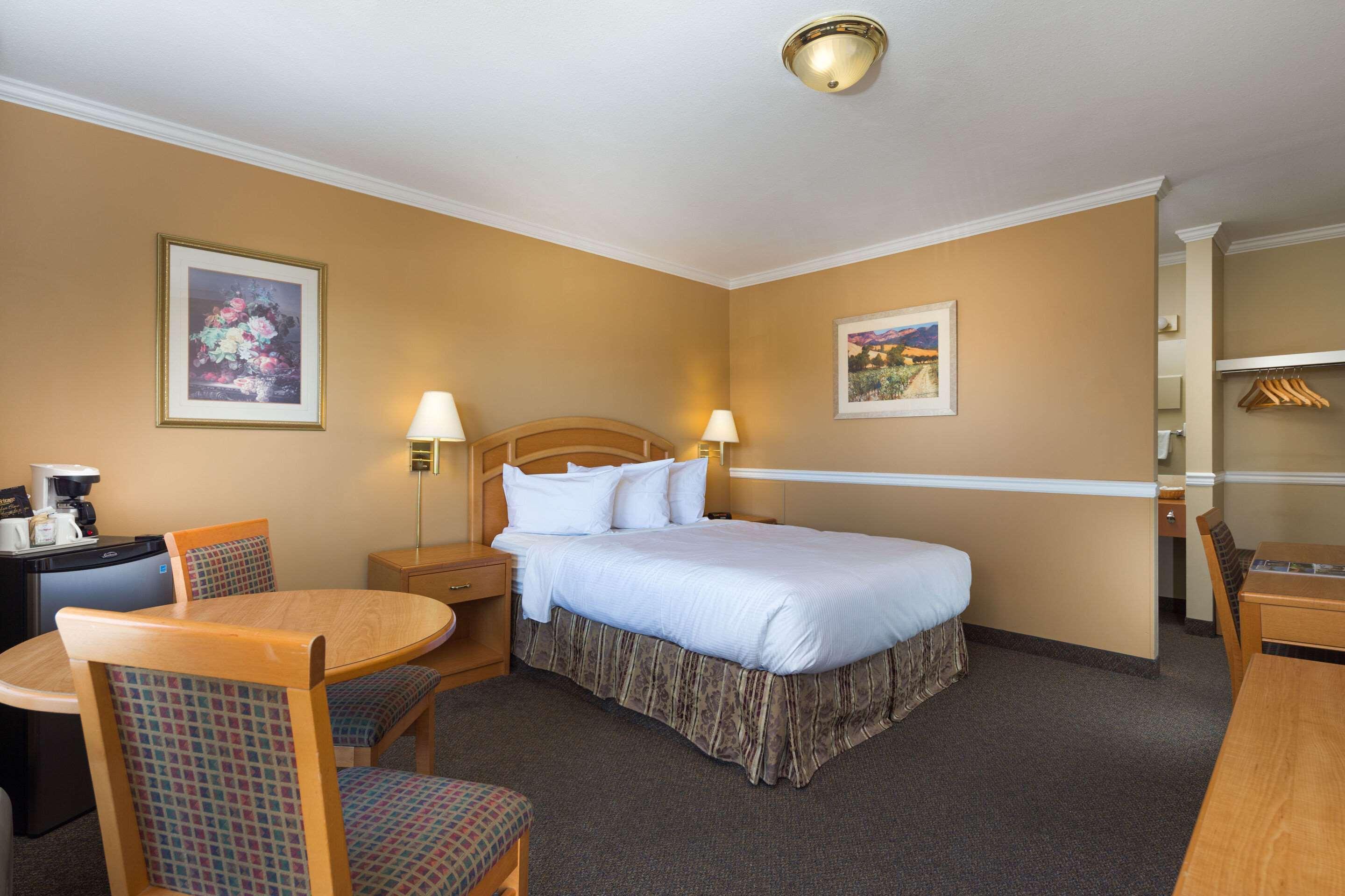 Lodge Econo &