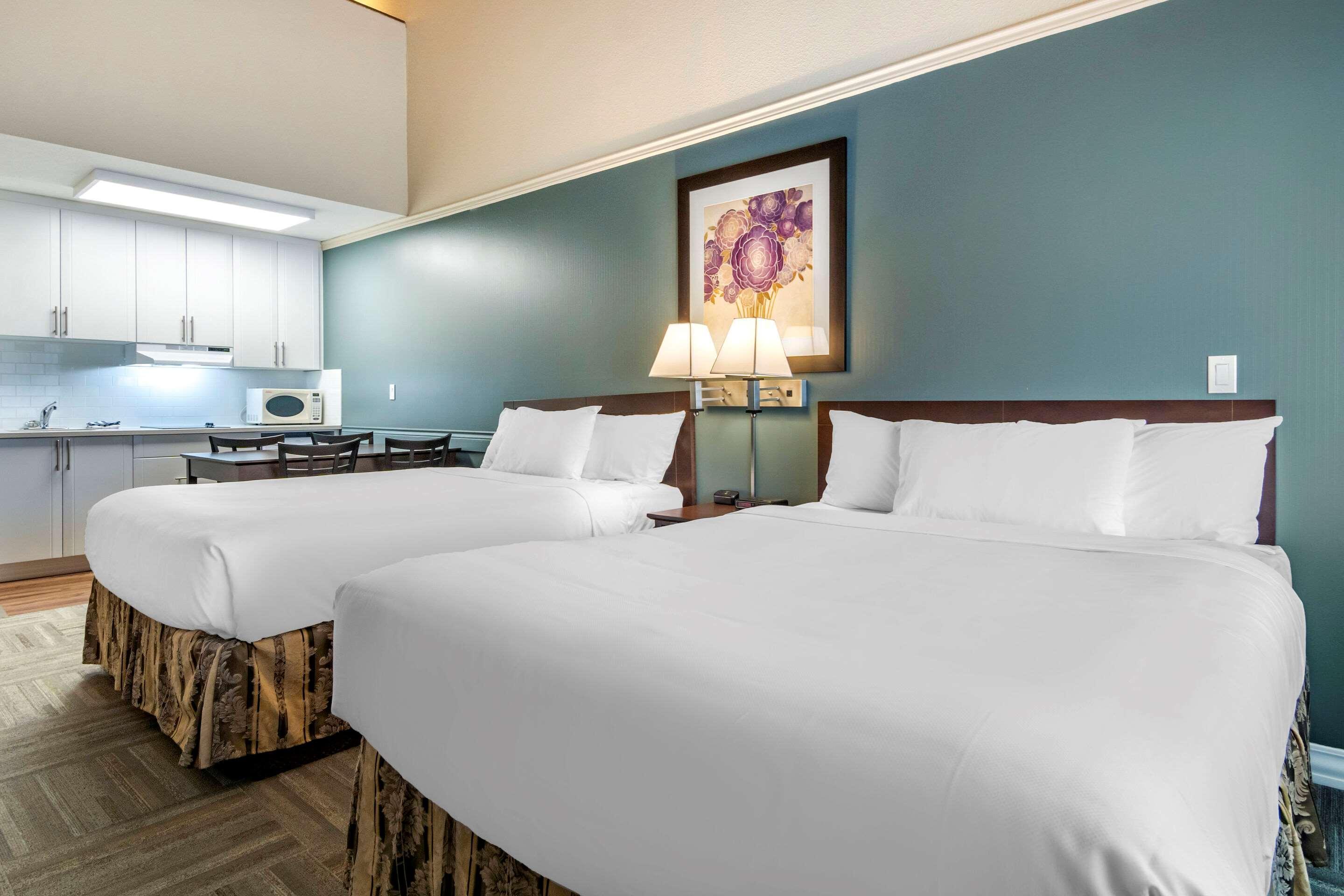 Lodge Econo & Kelowna